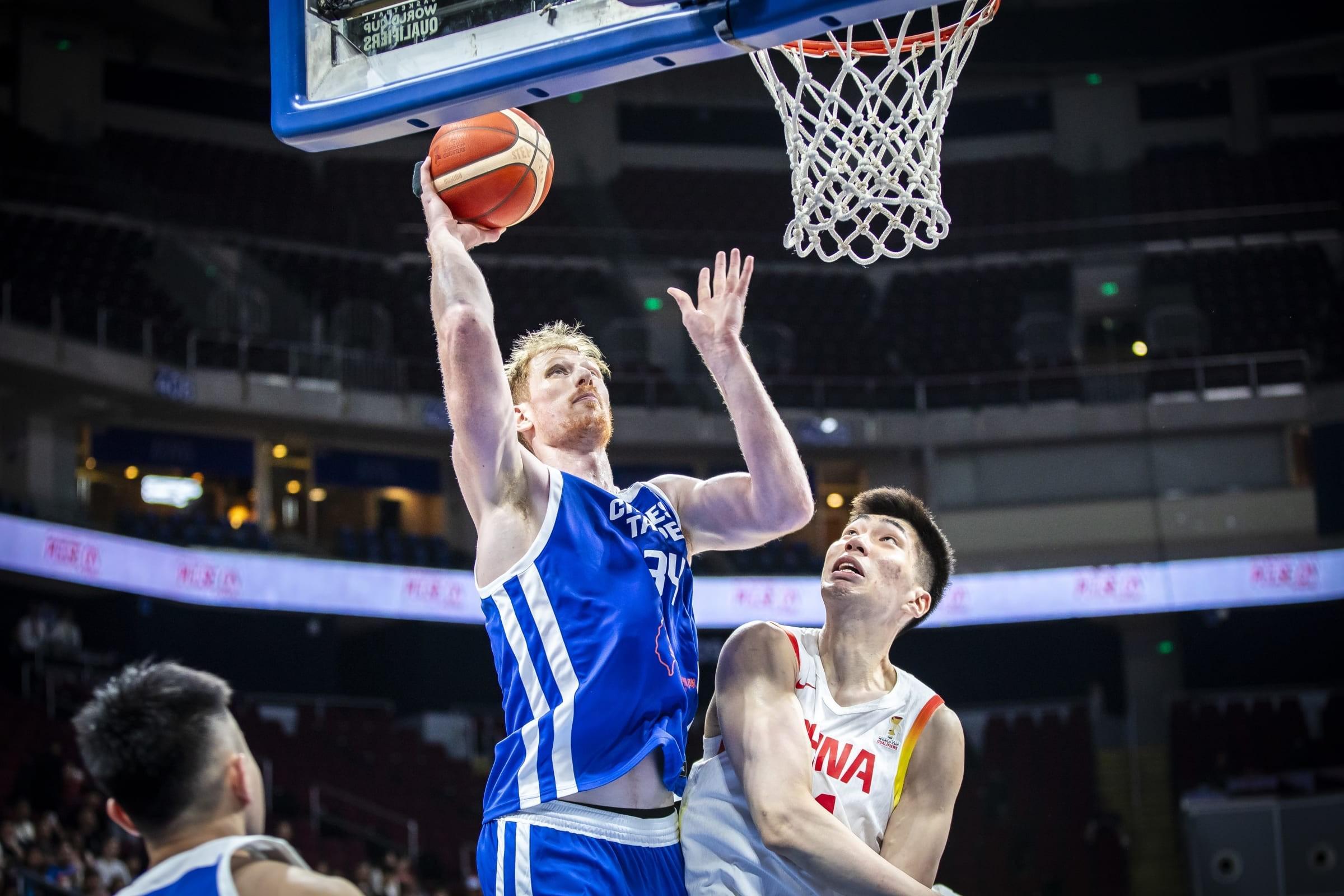 开云体育-体力不支，高柏铠全场出战36分钟&amp;amp;投篮14中8，得到19分11篮板