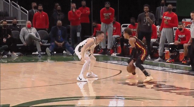 开云官网-“鹿怒症”！雄鹿半场打花老鹰 强势回应抖肩吹扬